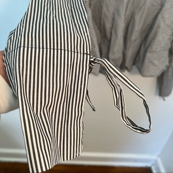 Heart Hips Cropped Loose Blouse Gray White Stripes - Picture 5 of 9